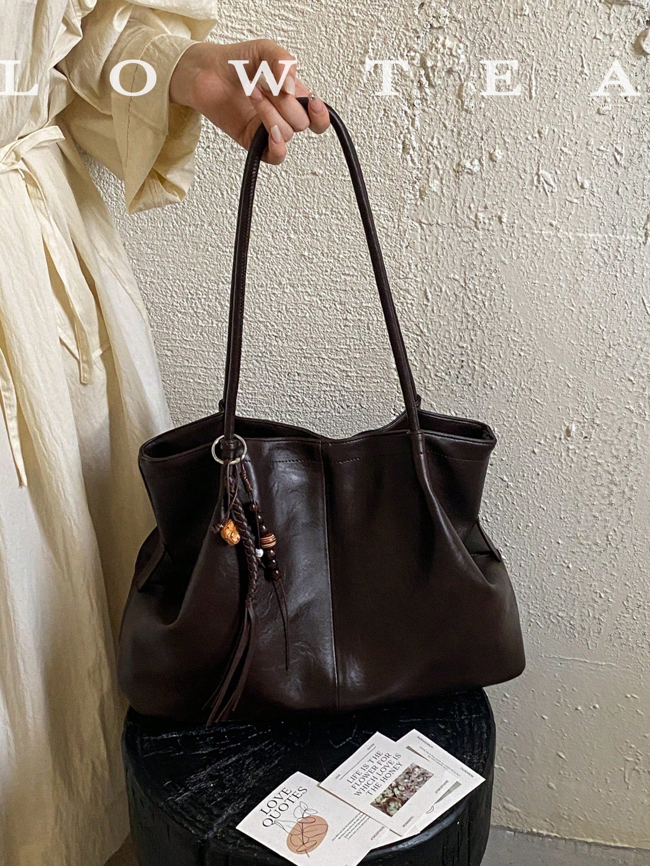 low tea 1pc Pleated PU Fabric One Shoulder Tote Bag Suitable For Commuting, Shopping, Etc. (With Pendant)