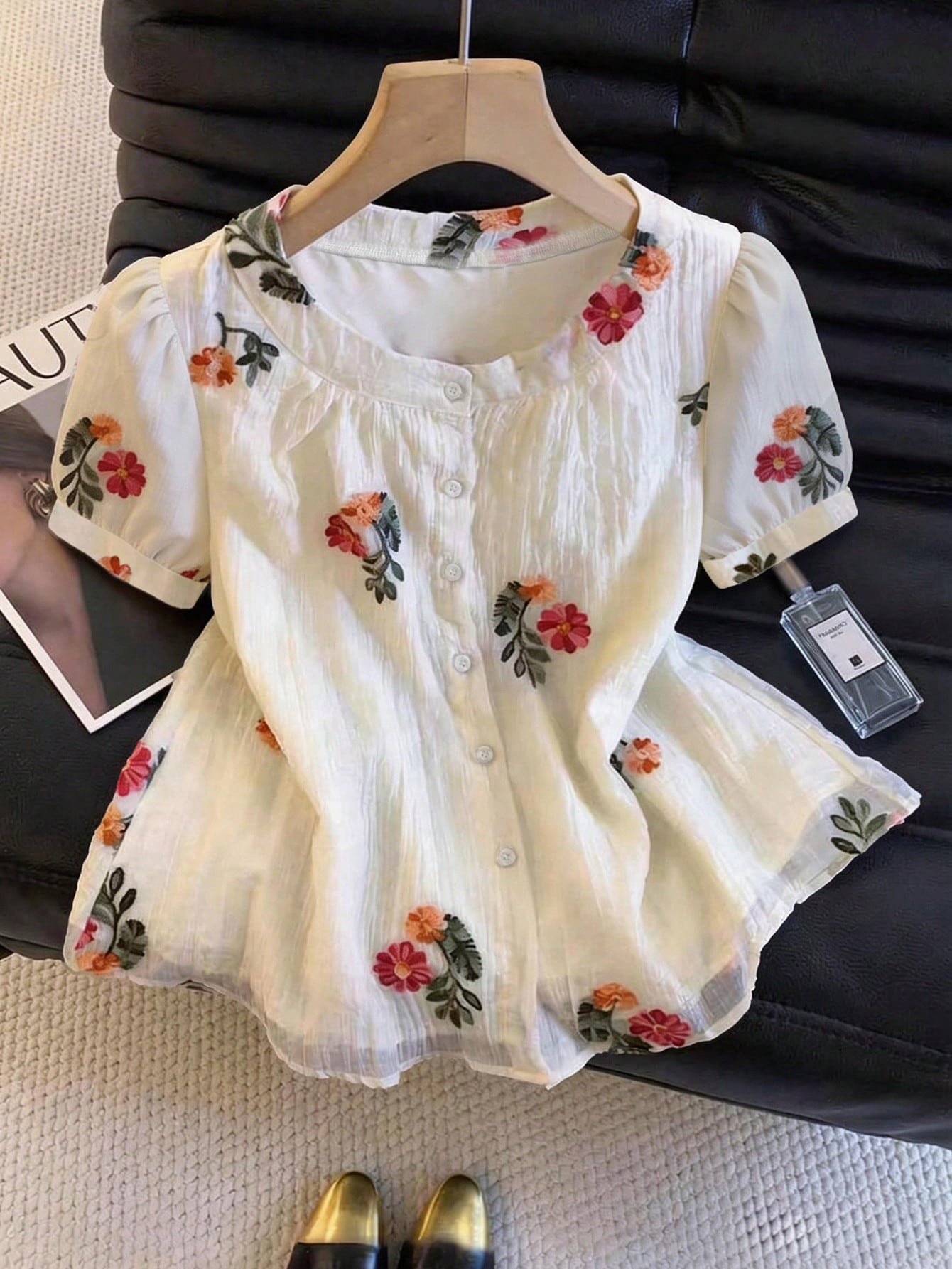 Qadelle Summer New Delicate Fresh Floral Embroidery Textured Women Round Neck Blouse