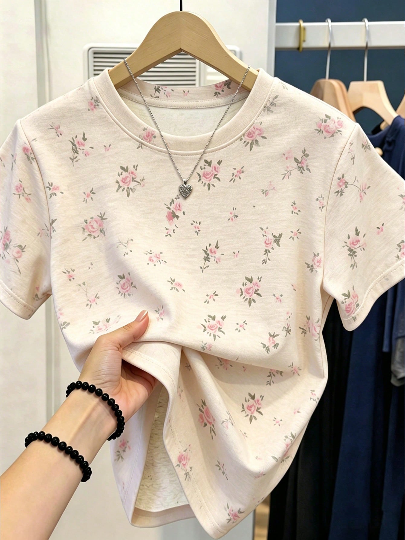 Resyla Floral Pink,Summer,Elegant,Date Flowers Pattern Graphic Tee,Women Top,Fashion Tops Shirts,Aesthetic T-Shirt,Gift Mom,Casual Minimalist Fashion Top