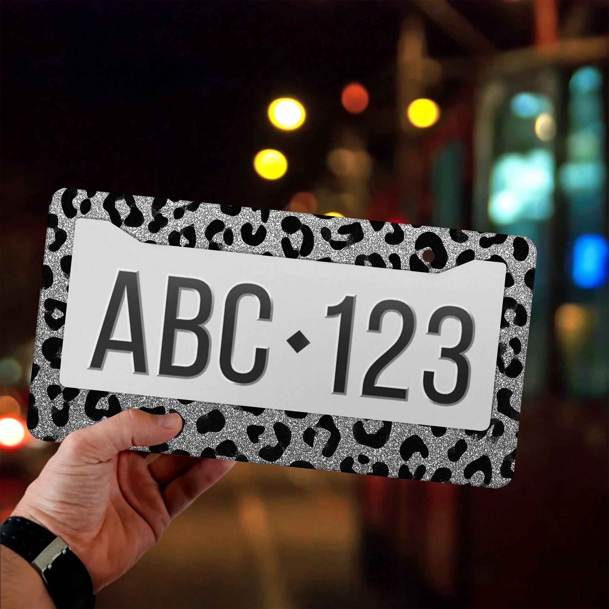 1 Leopard Print License Plate Frame, Car Decorative Accessory License Plate Cover, Aluminum License Plate Bracket, Rust-Proof, Shock-Proof, And Wind-Resistant, Suitable For US Standard Vehicles