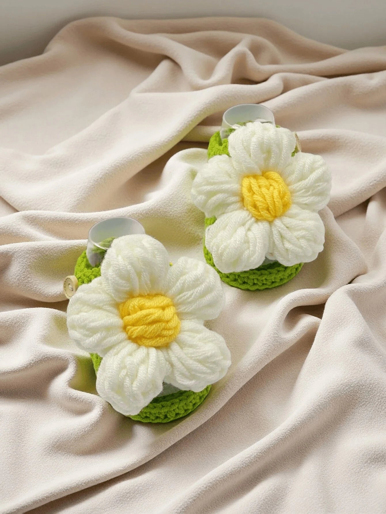 1 Pair Handmade Crochet Daisy Flower Pattern Infant Prewalker Shoes, White With Yellow Center, Soft Knitted Infant Shoes
