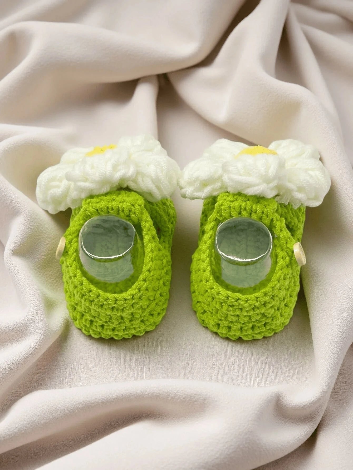 1 Pair Handmade Crochet Daisy Flower Pattern Infant Prewalker Shoes, White With Yellow Center, Soft Knitted Infant Shoes