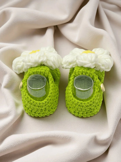 1 Pair Handmade Crochet Daisy Flower Pattern Infant Prewalker Shoes, White With Yellow Center, Soft Knitted Infant Shoes