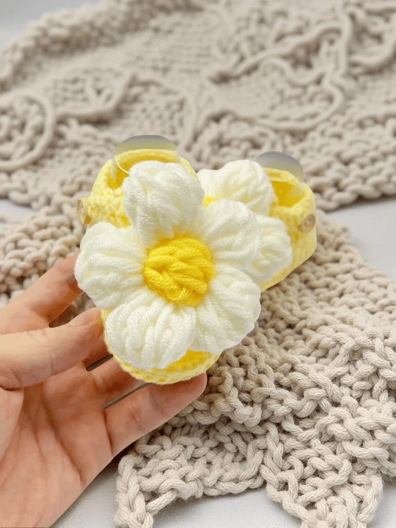 1 Pair Handmade Crochet Daisy Flower Pattern Infant Prewalker Shoes, White With Yellow Center, Soft Knitted Infant Shoes