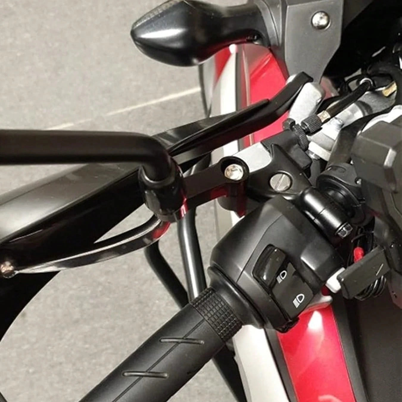 1 Pair Motorcycle Rearview Mirror Extension Bracket CNC Aluminum Alloy Raised Base 10mm Universal Rearview Mirror Extension Adapter Bracket Suitable For Motorcycle And Electric Scooter
