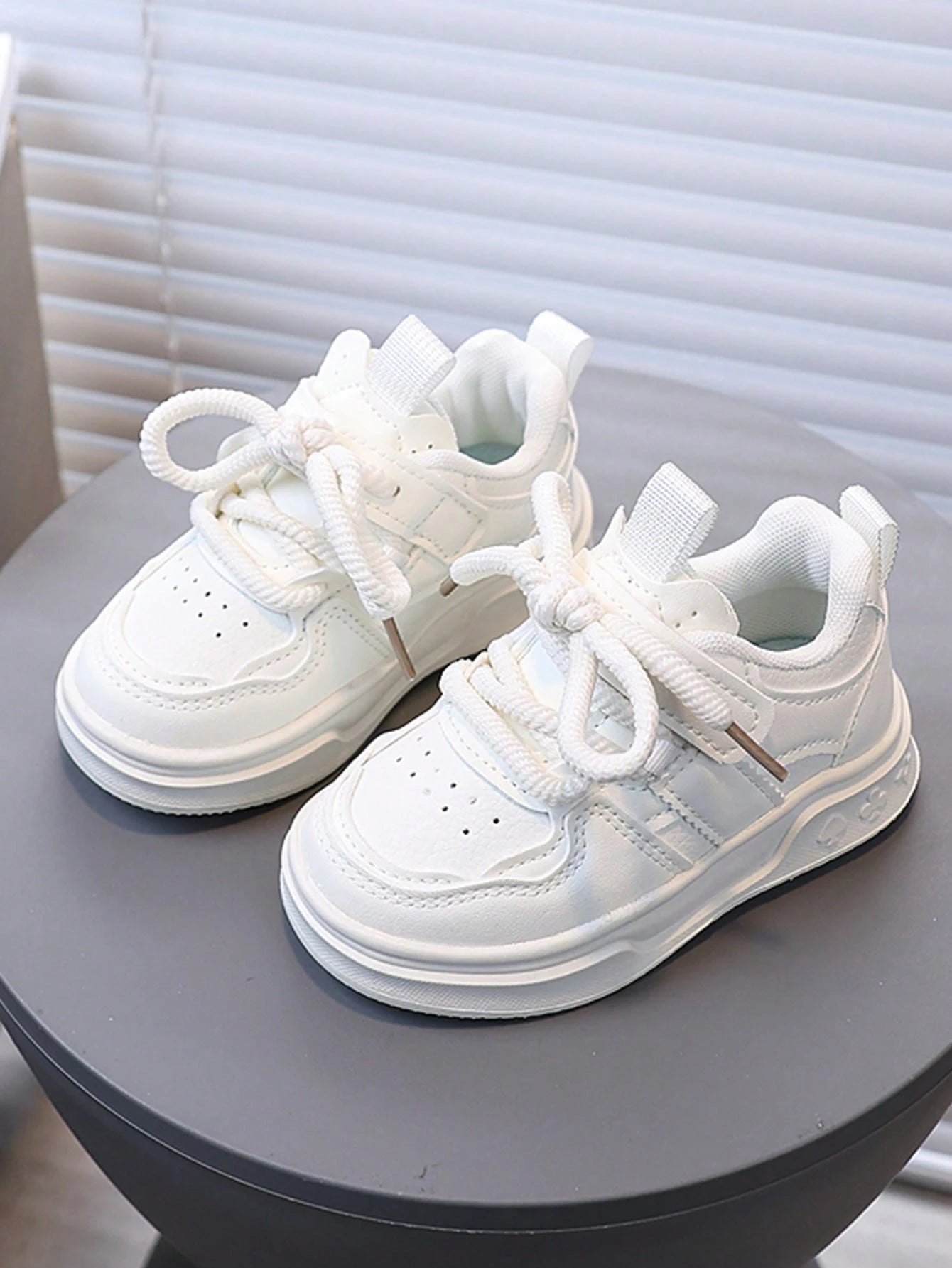 1 Pair Spring/Autumn Children's Sports Skate Shoes, Soft Sole Anti-Slip, Lightweight Boys' Sports Shoes, Cute Girls' Shoes