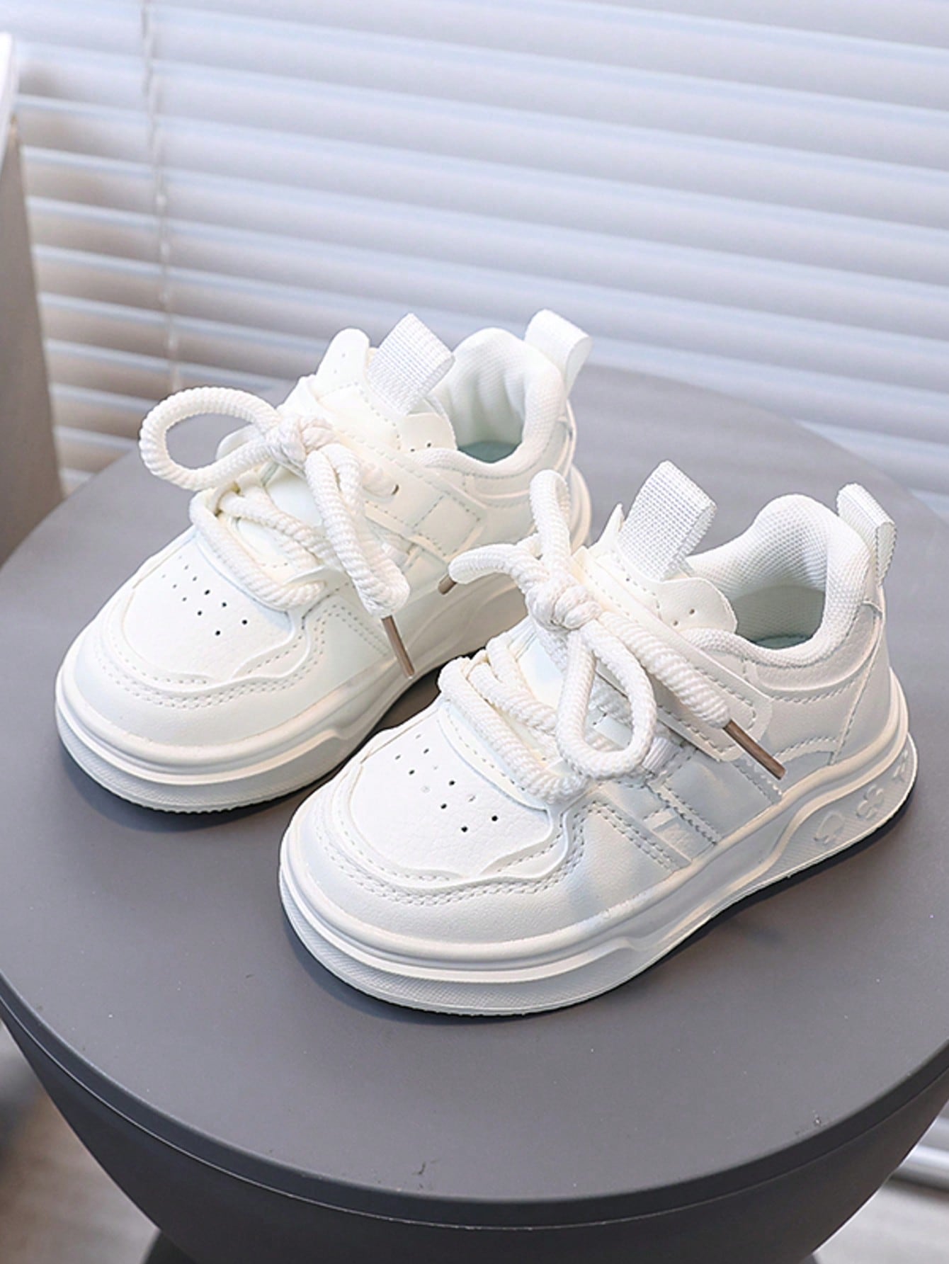 1 Pair Spring/Autumn Children's Sports Skate Shoes, Soft Sole Anti-Slip, Lightweight Boys' Sports Shoes, Cute Girls' Shoes
