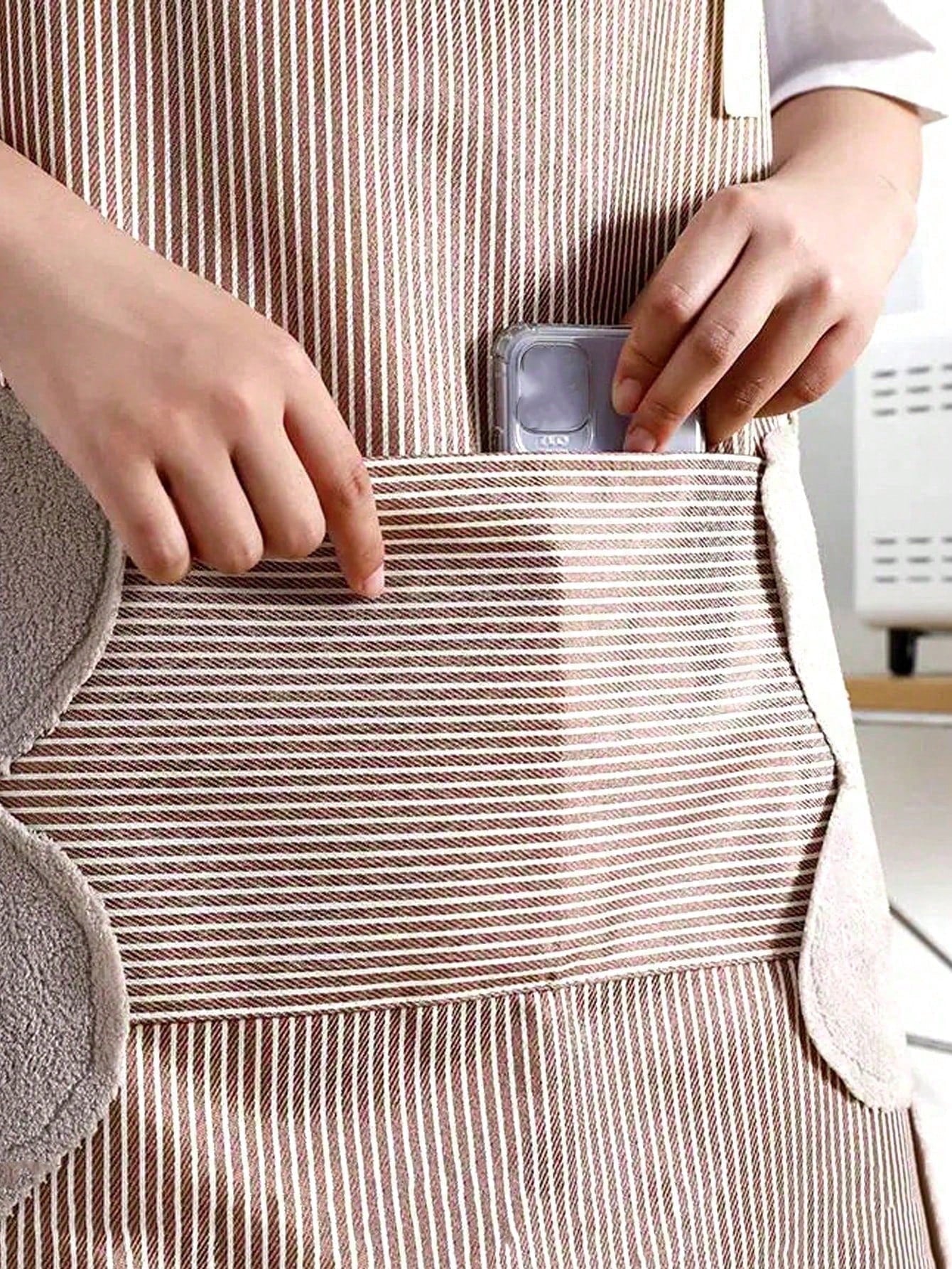 1-Piece Household Kitchen Apron, Water And Oil Resistant, New Cover Design, Work Clothes, Suitable For Male And Female Kitchen Workers Engaged In Cooking, Convenient For Hand Wiping.
