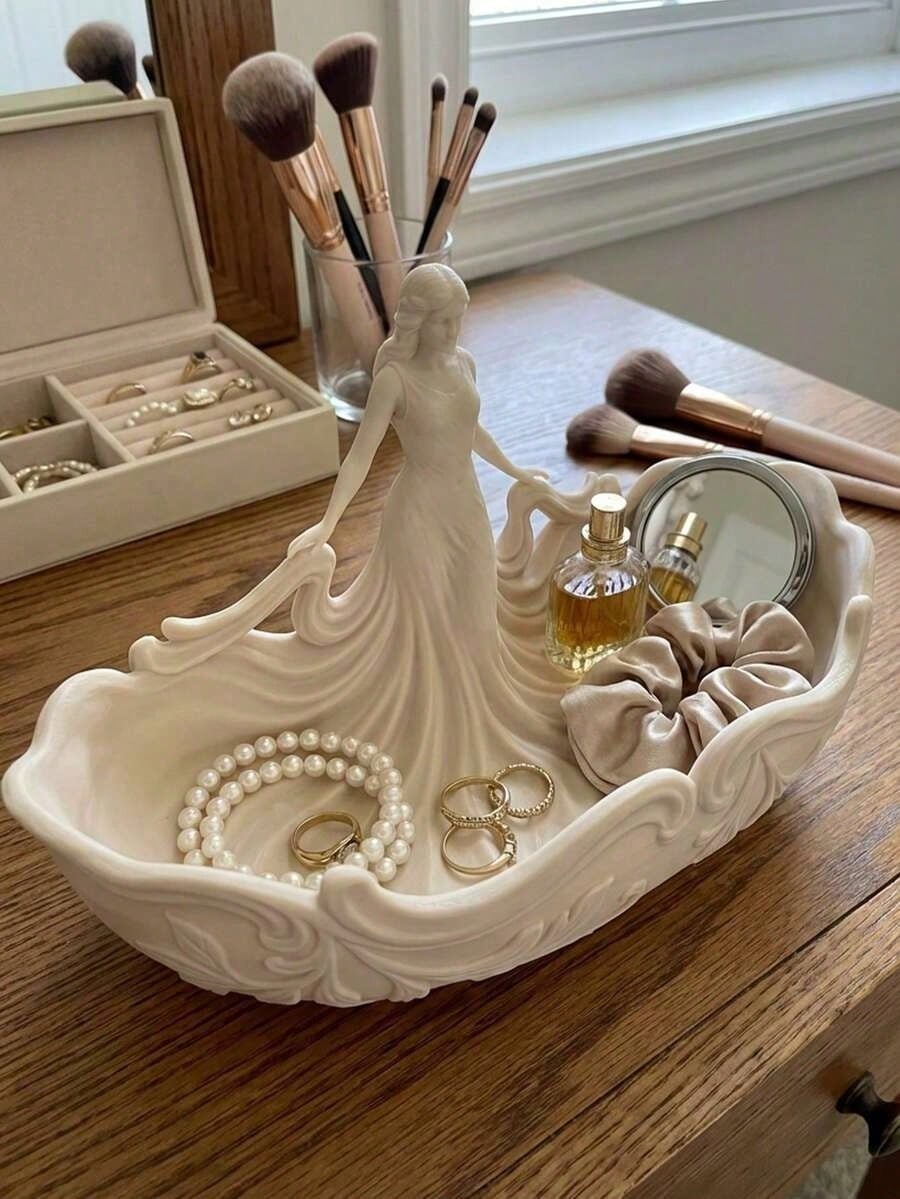 1 Piece Of Decorative Jewelry Stand With Crystal Shape, Large Capacity Design, White Resin Handmade, European Romantic Vintage Style, White Glaze + Flower Pattern, Tabletop Decor For Jewelry, Earrings