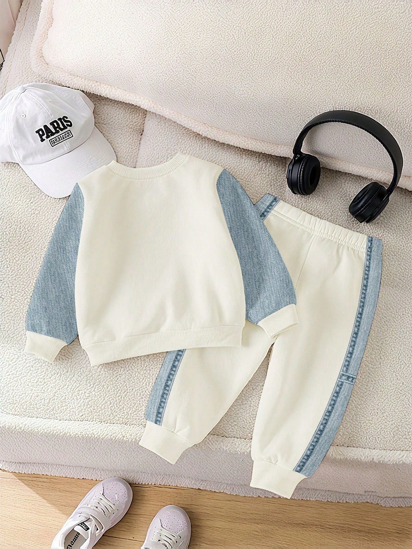 1 Random Set From 3 Designs, A Simple Yet Elegant Business-Casual Hoodie With Round-Neck Design