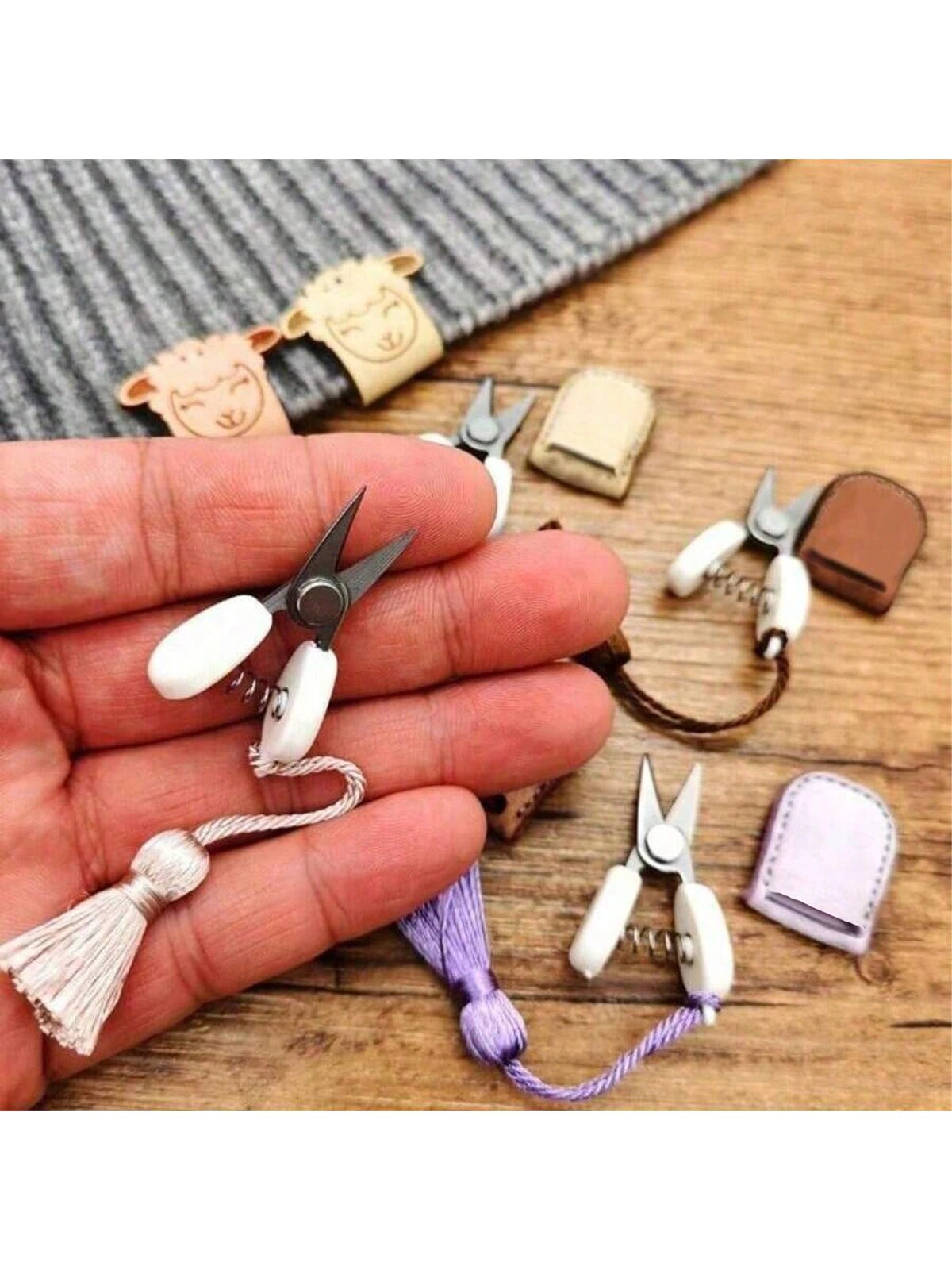 1 Set Handmade PVC Mini Scissors With Tassel, Metal Portable Craft Shears For Sewing, Knitting, Crochet Enthusiasts, Ideal Gift For DIY Crafting, Home & Travel Use, Ages 14+