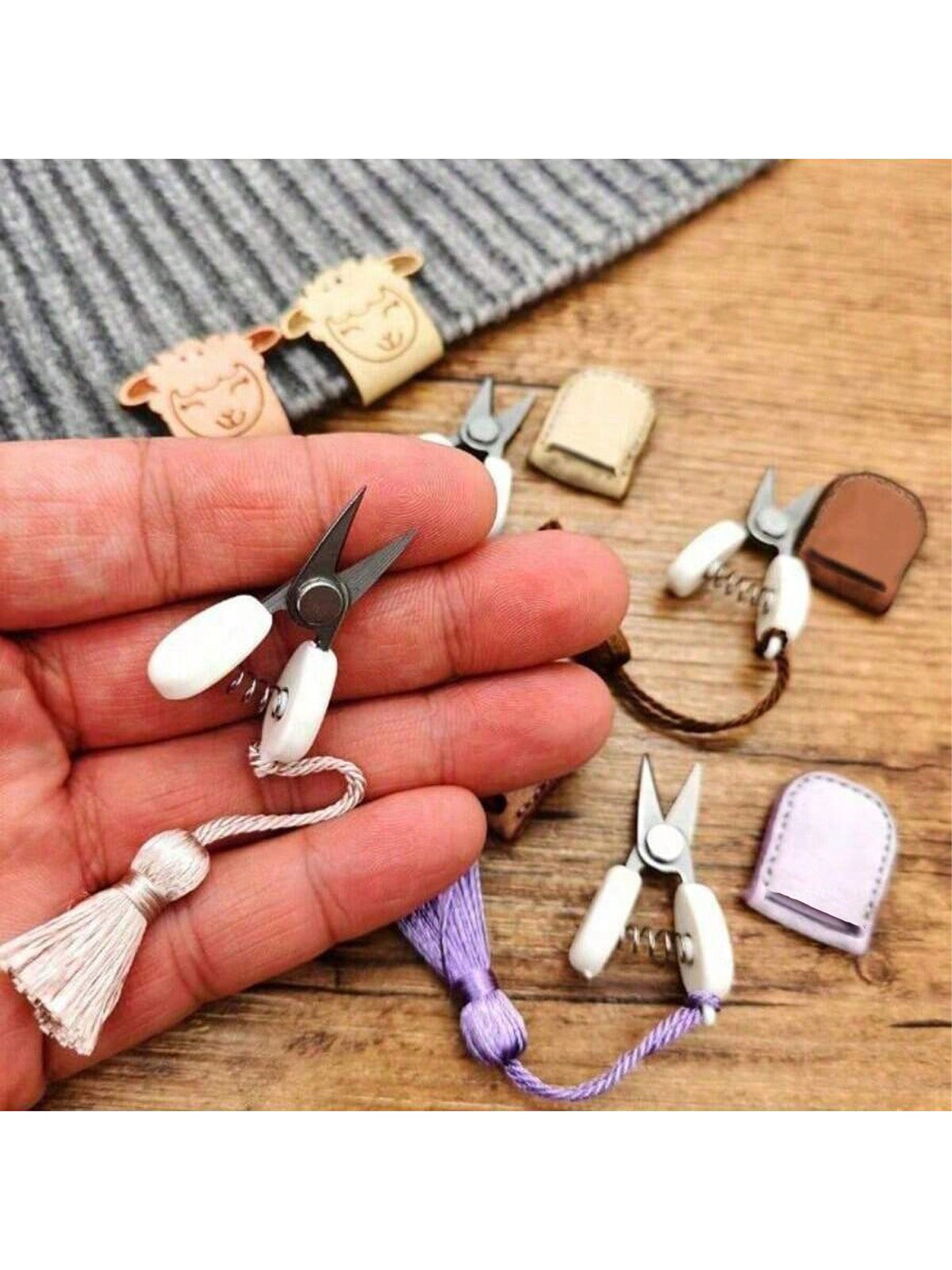 1 Set Handmade PVC Mini Scissors With Tassel, Metal Portable Craft Shears For Sewing, Knitting, Crochet Enthusiasts, Ideal Gift For DIY Crafting, Home & Travel Use, Ages 14+
