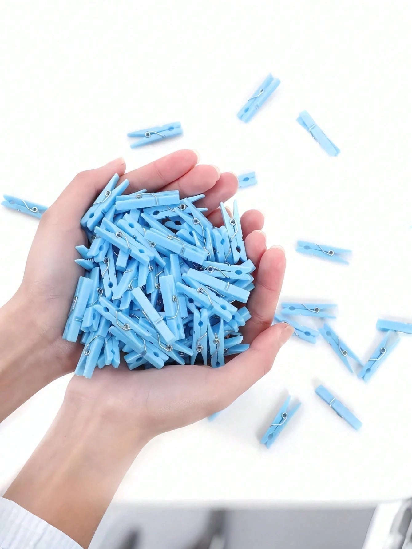 100pcs/50pcs Baby Shower Clothespins Game, Toddler Boys Plastic Clothespins, Mini Blue Clothespins, 1.2 Inch Large Pack, Ideal For Baby Shower, Gender Reveal Party Decor, Baby Gifts, DIY Crafts