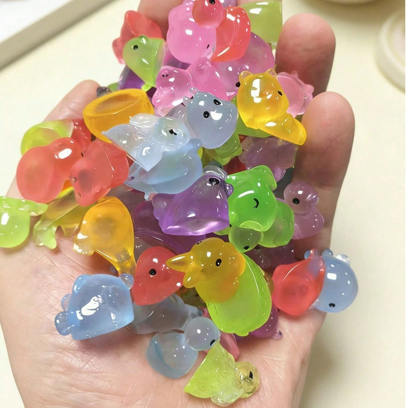 127pcs Fluorescent Resin Mini Animal Figurines, Glowing Small Decorative Items, Suitable For Garden, Aquarium And Micro Landscape Decoration, Stronger Glowing Effect After Absorbing Sunlight, Also Ver