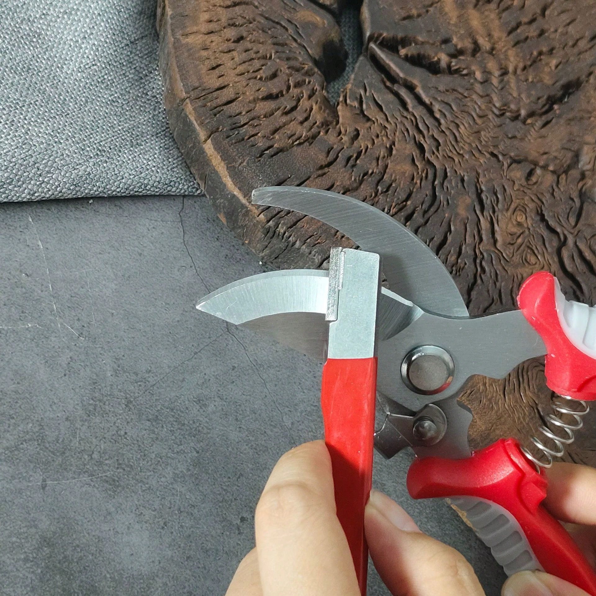 1pc/2pcs Scissors Sharpener, Blade Opener Pruning Shears, Knife Sharpening Tool, Knife Sharpener, Whetstone For Home, Quick Knife Sharpener, Whetstone, Kitchen Small Tool