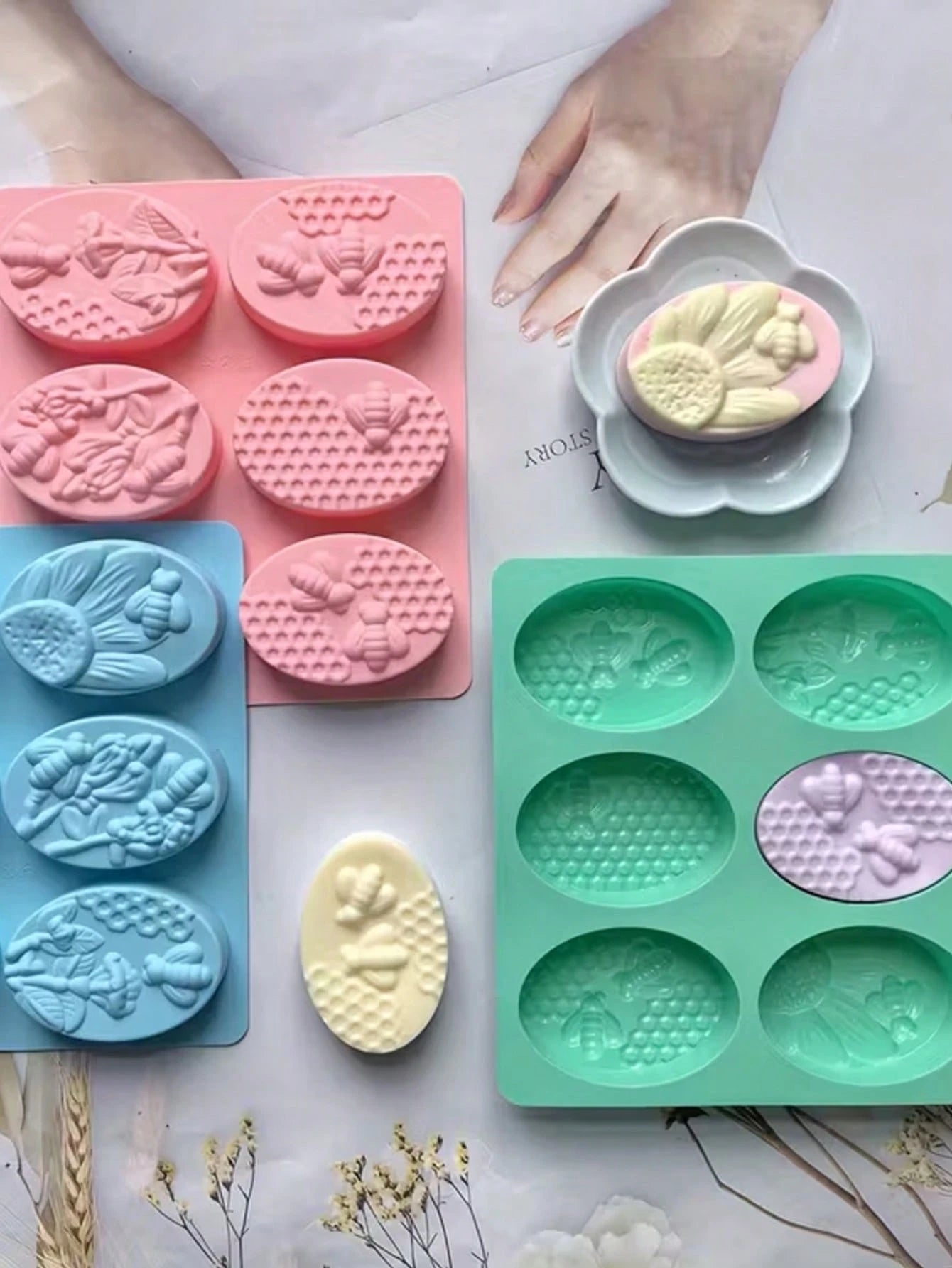 1pc 6-Cavity Silicone Oval Bee Shaped Soap Mold, 3D Handmade DIY Soap Mold