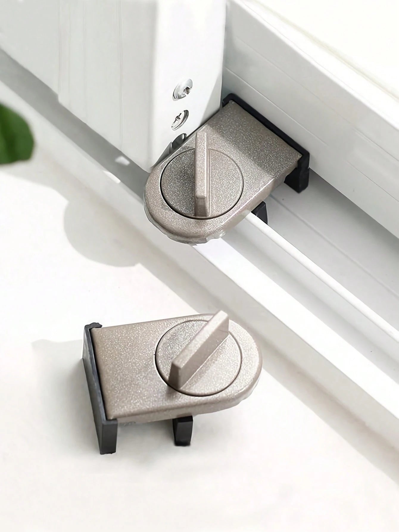 1pc Aluminum Alloy Sliding Door & Window Lock, With Anti-Pinch, Anti-Theft, Anti-Falling Functions And Lock