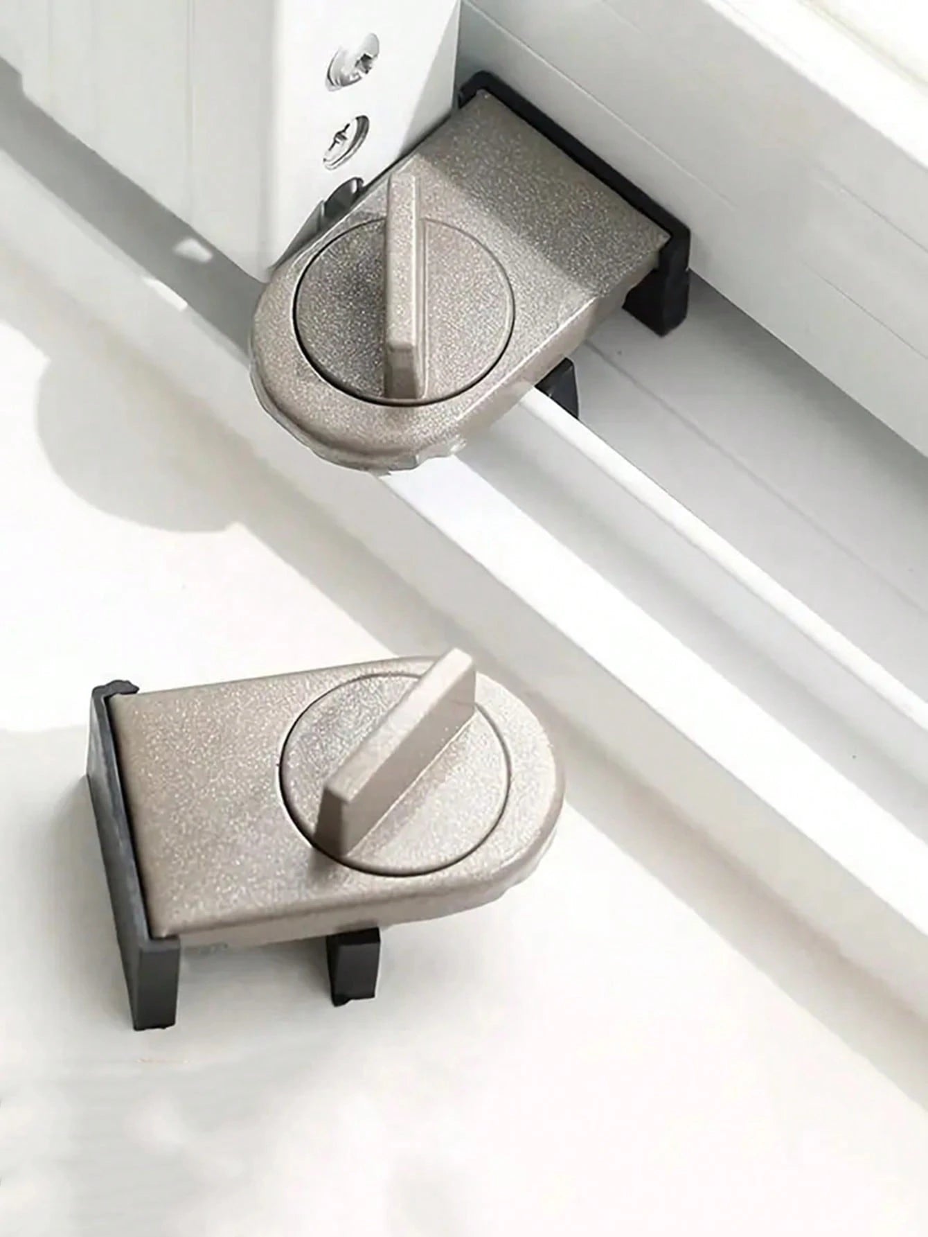 1pc Aluminum Alloy Window Lock, Child Protection Anti-Fall Lock For High-Rise Buildings, With Anti-Pinch, Anti-Theft, Anti-Fall Lock Features
