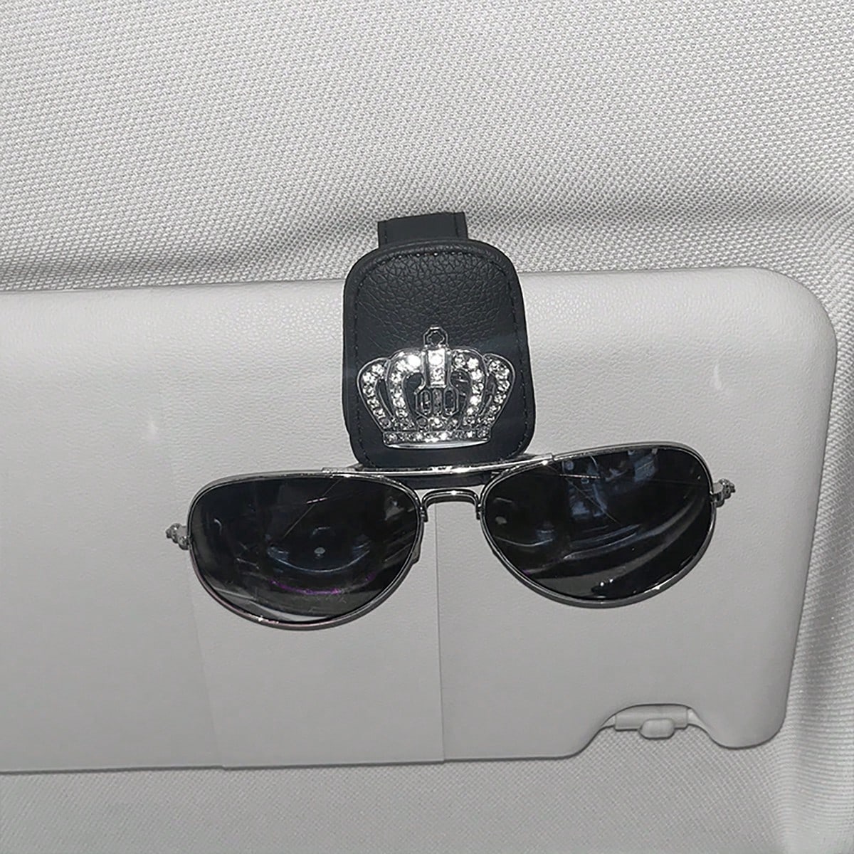 1pc Car Sun Visor Fashion Glasses Holder- Shiny Rhinestone, Crown Pattern, Fashion Glasses Holder And Card Clip Magnetic PU Leather- Car Sun Visor Accessory
