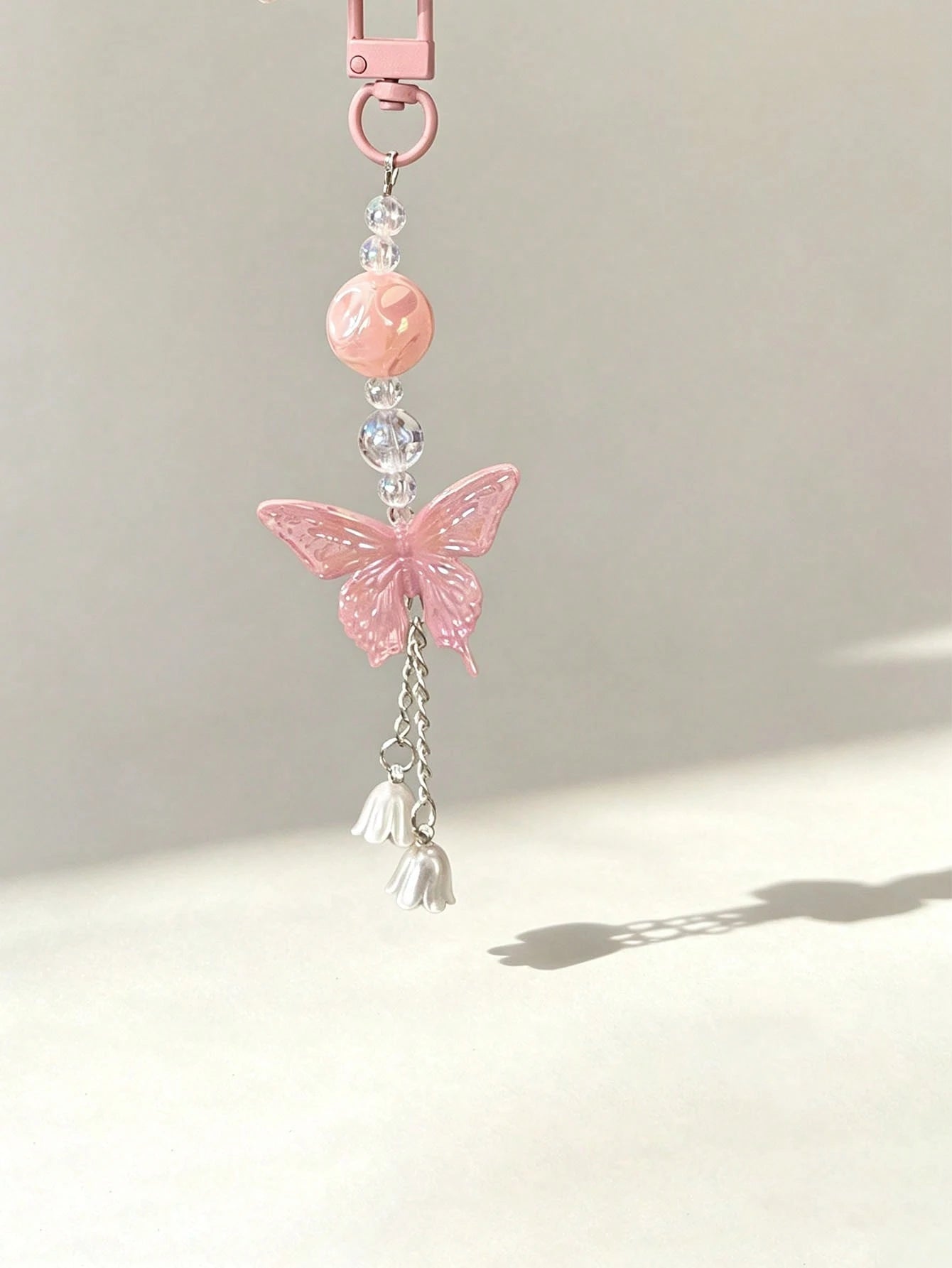 1pc Colorful Butterfly Wind Chime Flower Pendant Phone Chain Short Phone Strap, Fashion Versatile Universal Hanging Chain, Suitable For CCD Camera Strap, Earphone Case Lanyard, Car Key Chain Pendant