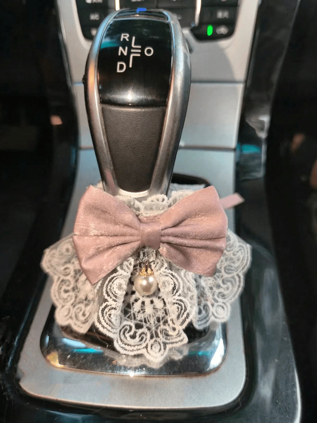 1pc Cute Bowknot Gear Shift Lever Cover, Bowknot Decor Gear Shift Kit, Suitable For Manual/Automatic Cars, Car Interior Decoration Accessories, Car Decoration, Car Supplies, Cute Car Gear Shift Lever