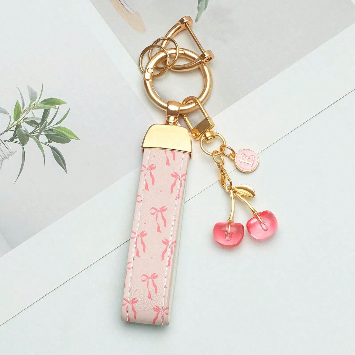1pc Elegant Printed PU Leather Keychain With Letter Pendant- Fashionable Women's Accessory, Suitable For Car Keys, House Keys And Gifts, Car Key Holder, Fashion Keychain