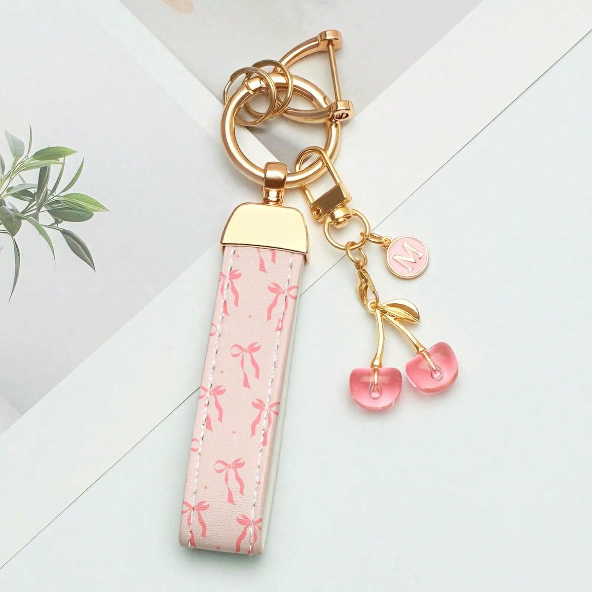 1pc Elegant Printed PU Leather Keychain With Letter Pendant- Fashionable Women's Accessory, Suitable For Car Keys, House Keys And Gifts, Car Key Holder, Fashion Keychain