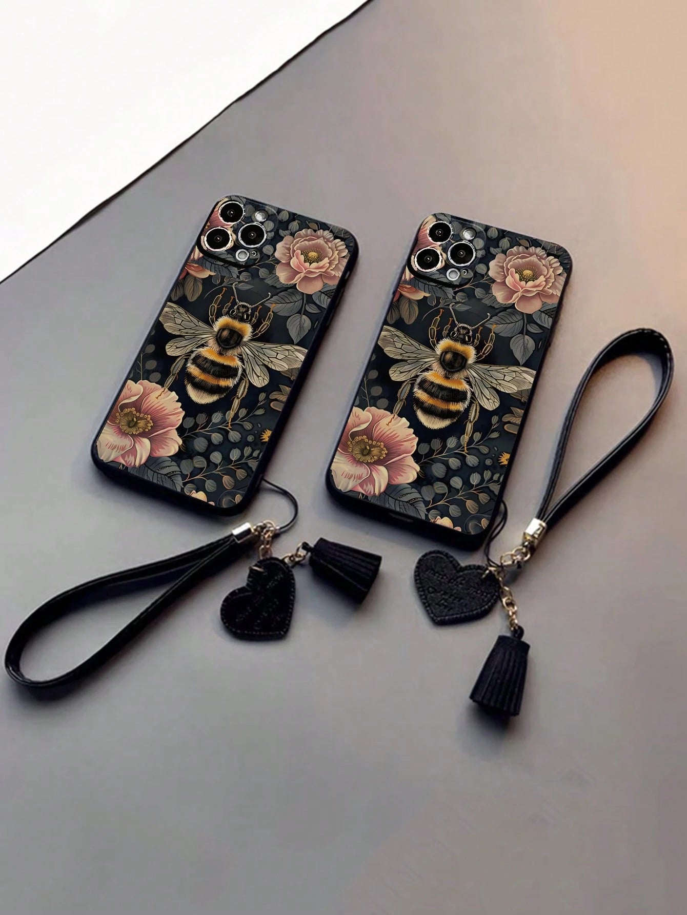 1pc Floral & Bee Printed Thick Anti-Drop Phone Case With Leather Heart-Shaped Wrist Strap, DIY Accessories Tassel Pendant Bracelet, Compatible With Iphone 16/ 16 Pro/ 16 Pro Max, Compatible With IPh