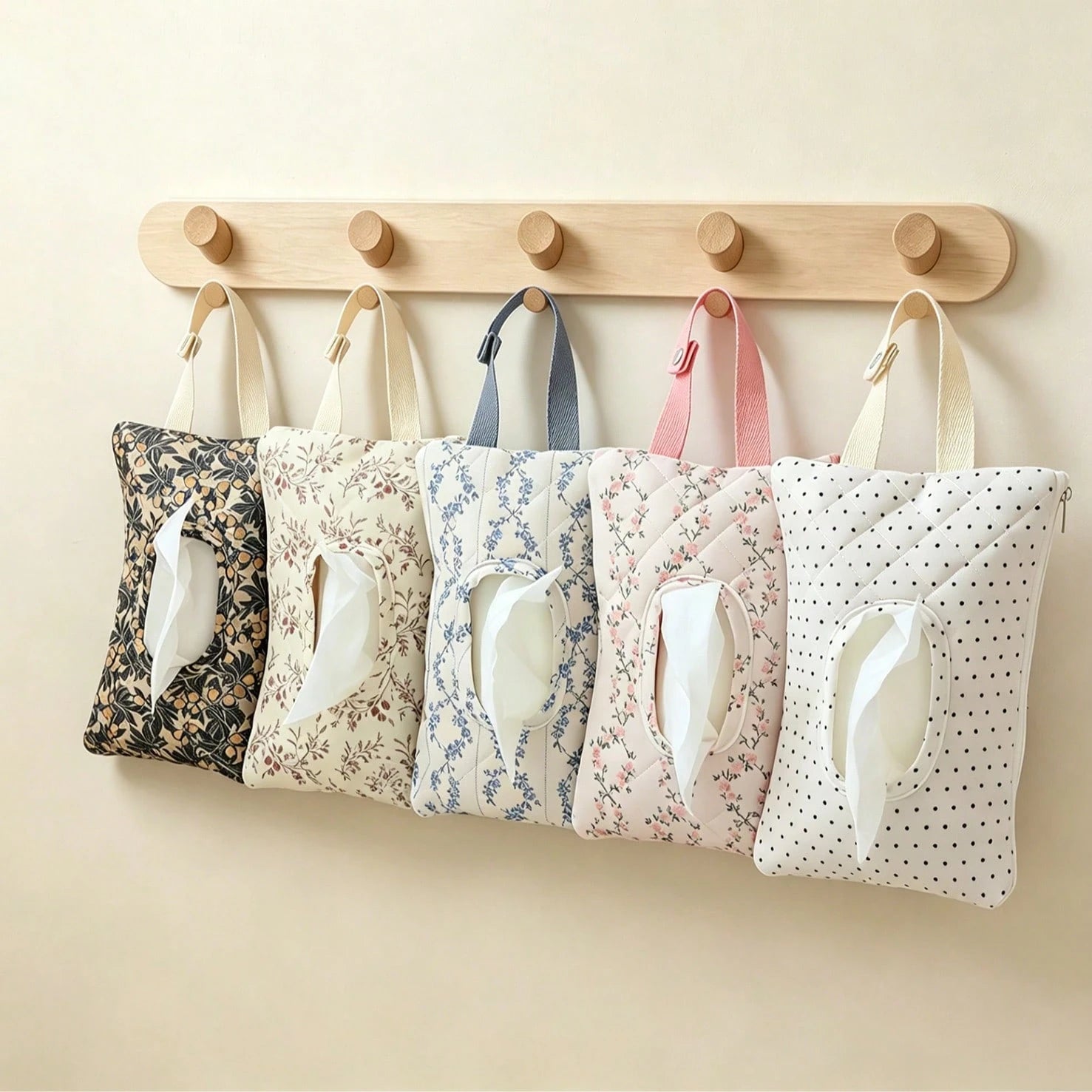 1pc Floral Pattern Cartoon Cute Tissue Paper Holder, Portable Wet Wipes Bag For Car, Stroller, Bathroom, Bedside