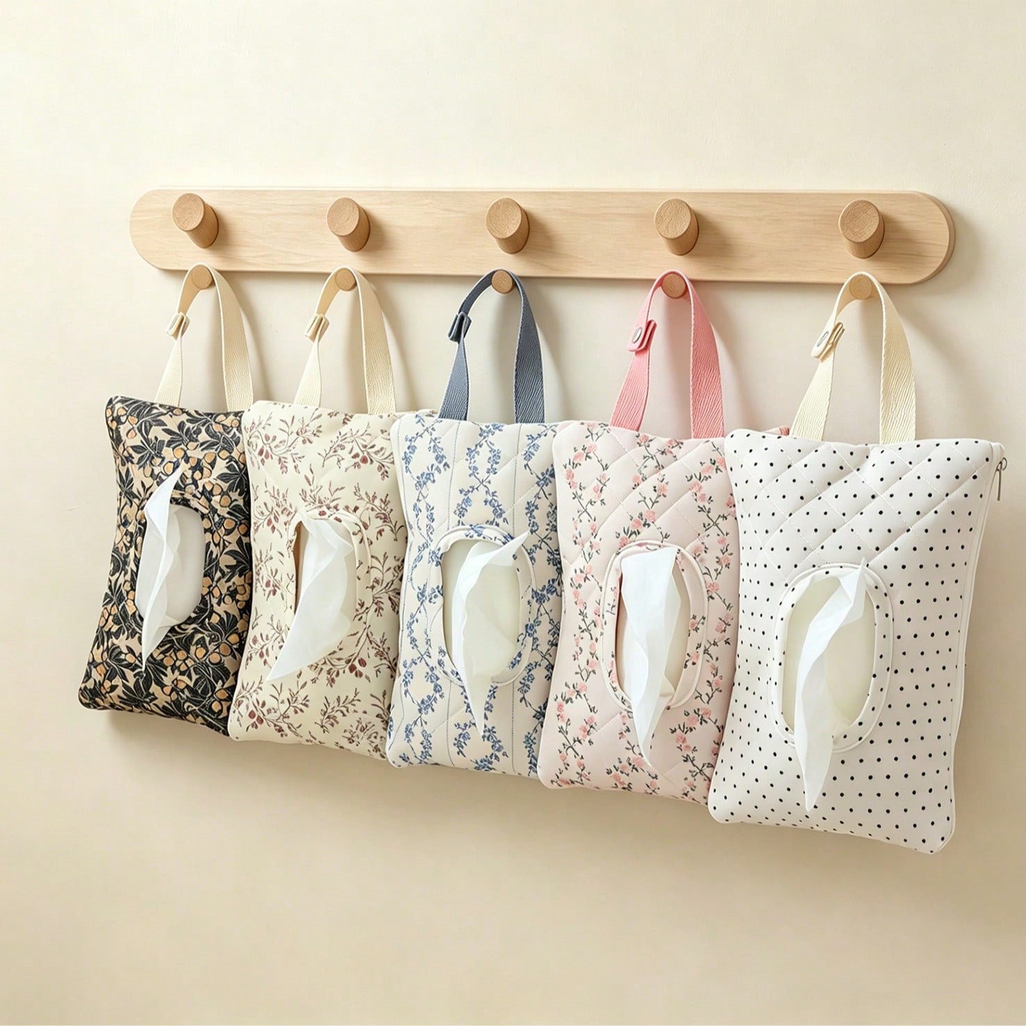 1pc Floral Pattern Cartoon Cute Tissue Paper Holder, Portable Wet Wipes Bag For Car, Stroller, Bathroom, Bedside