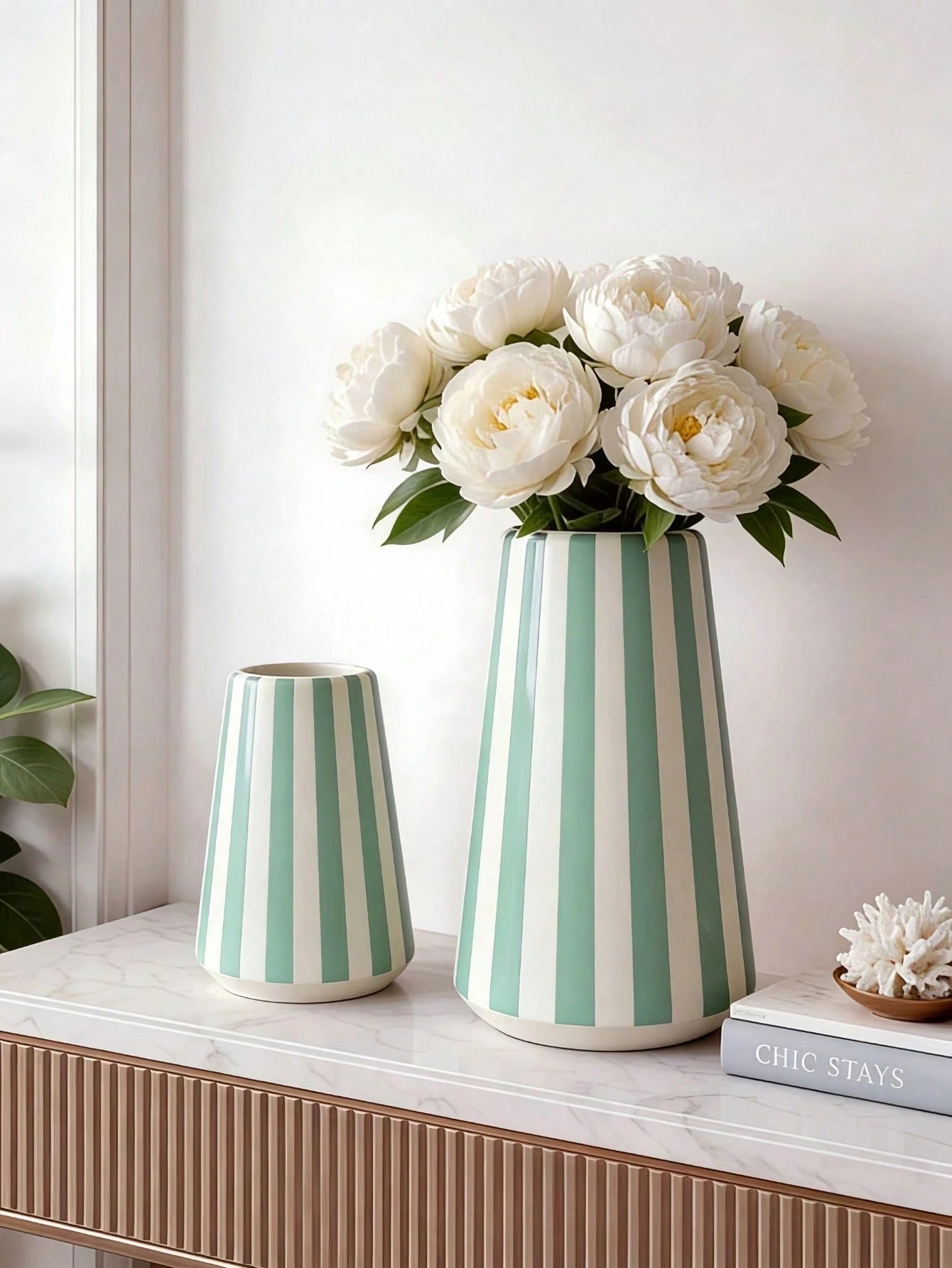 1pc Modern Green Striped Vase, Minimalist Geometric Design Desktop Vase, Suitable For Home Decor, Living Room Kitchen Windowsill Ornament, Creative Small Bouquet Flower Holder, Housewarming Gift, Home