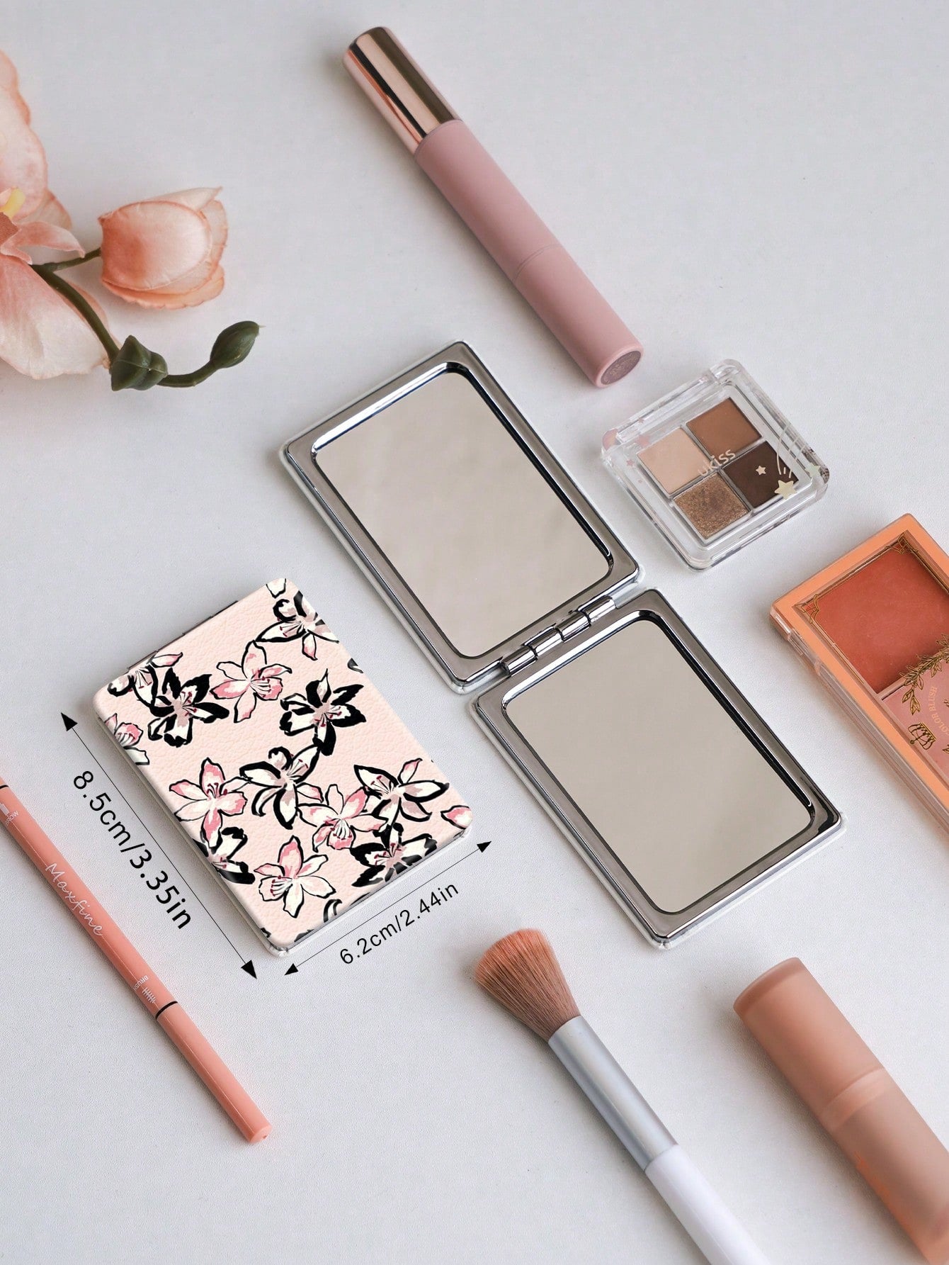 1PC Oil Painting Pastoral Series Portable Folding Makeup Mirror, Lightweight Ultra-Thin Convenient Durable PU Leather, Suitable For Various Occasions Travel Party Work School, Suitable For All Ages
