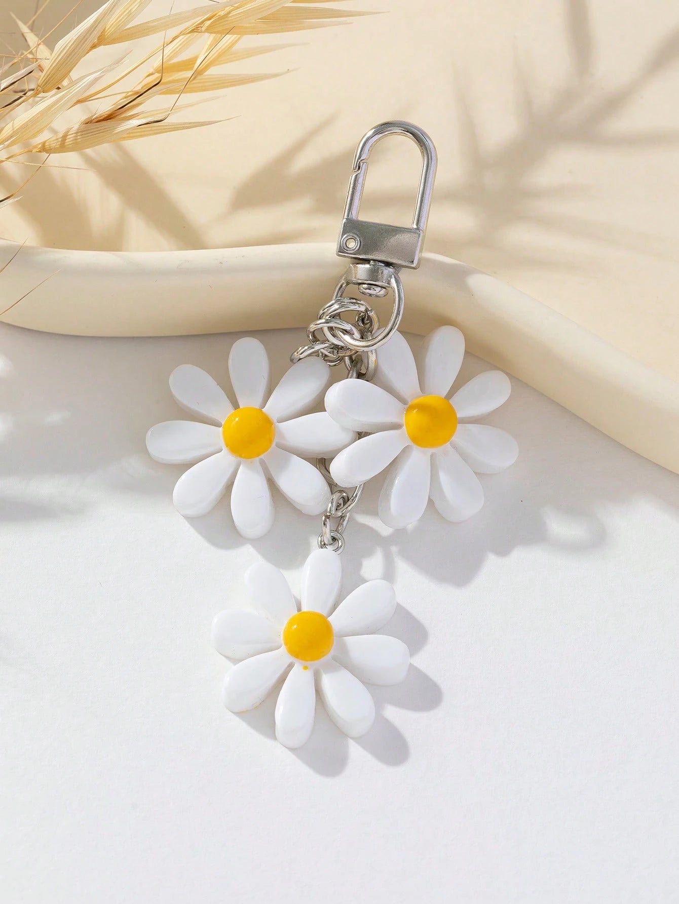 1pc Pale Blue Daisy Flower Charm Decorative Pendant For Bags Christmas Gifts Gift Thanksgiving Christmas Decor Winter Gifts For Women