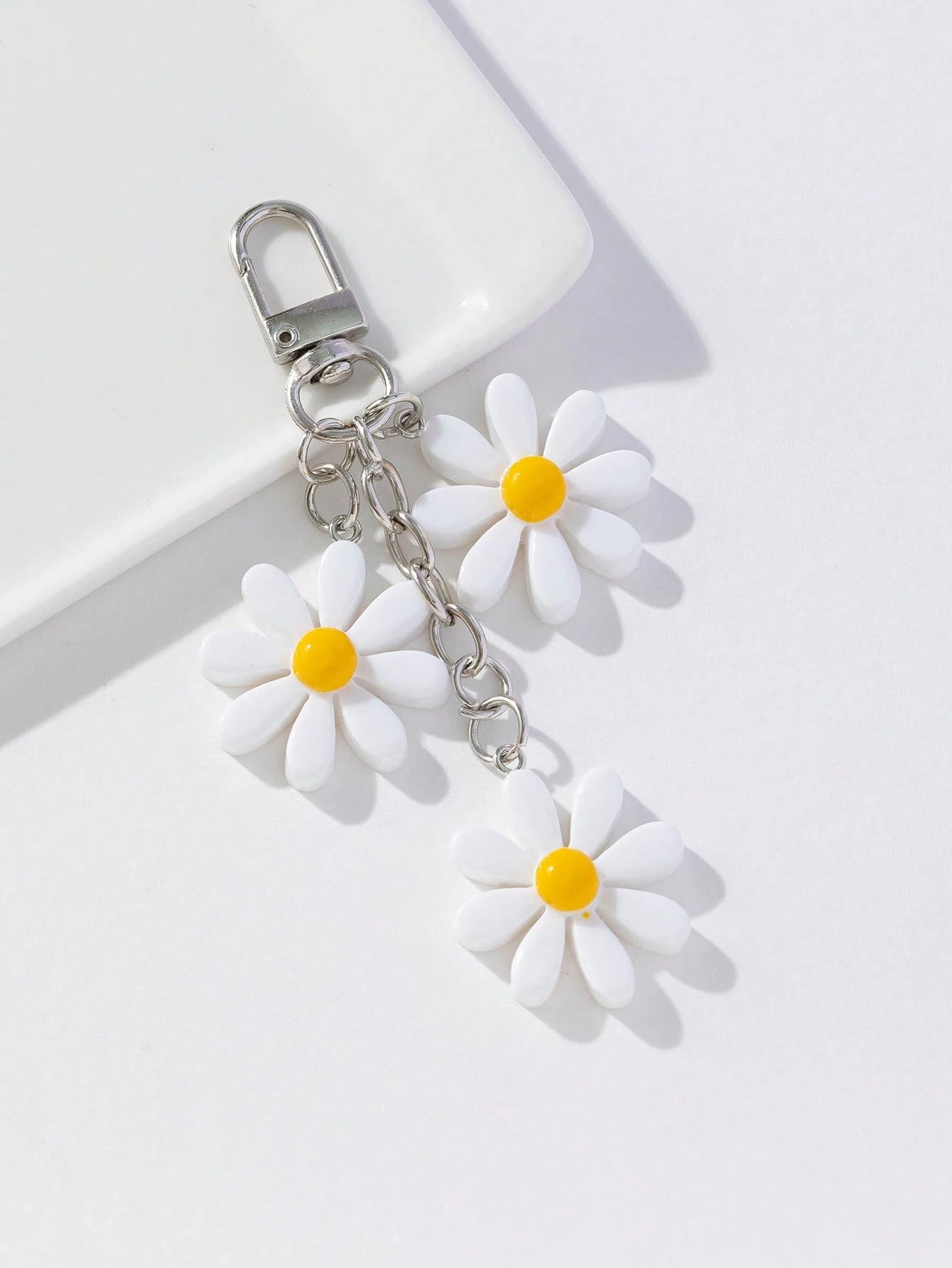 1pc Pale Blue Daisy Flower Charm Decorative Pendant For Bags Christmas Gifts Gift Thanksgiving Christmas Decor Winter Gifts For Women