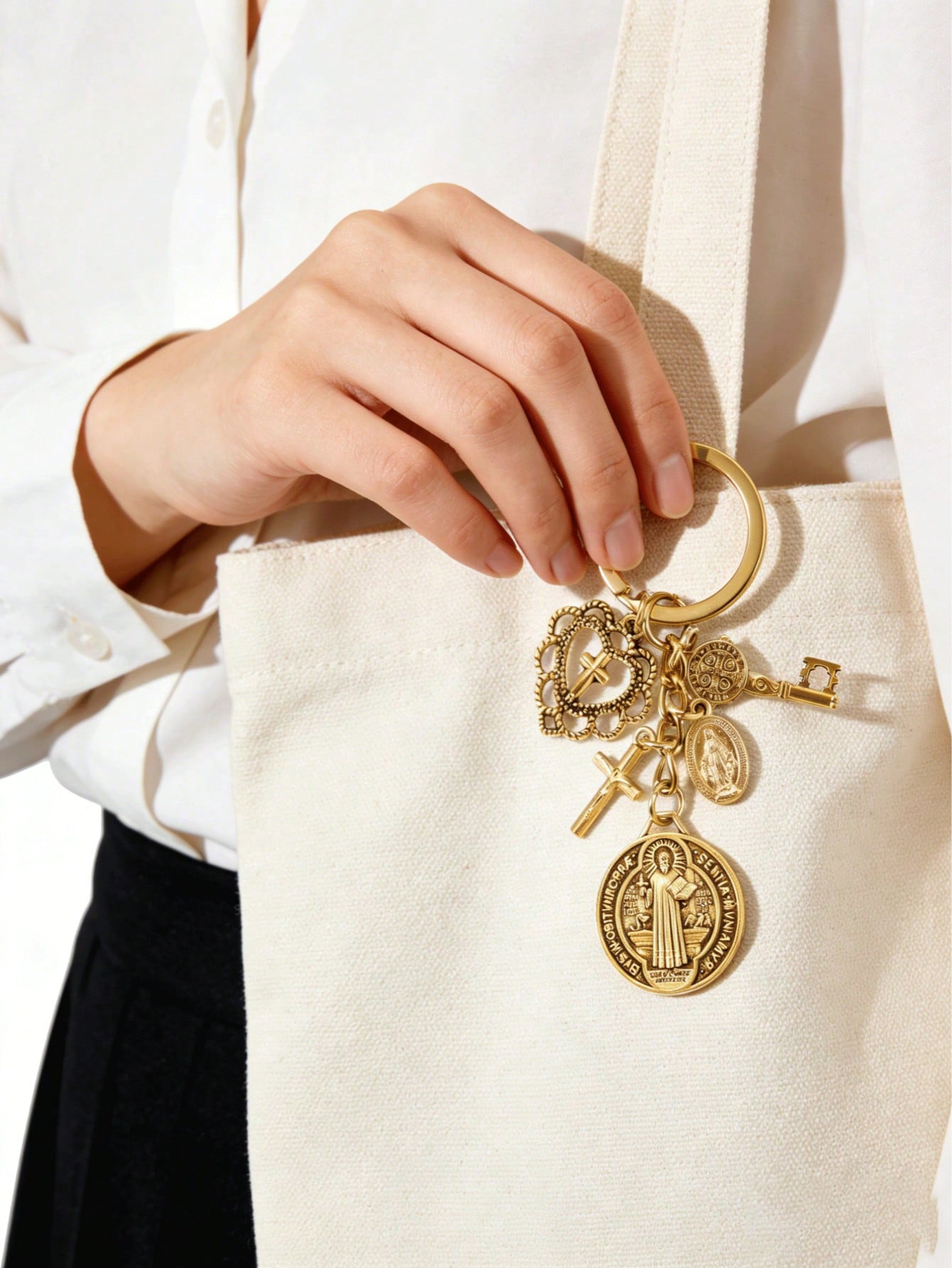 1pc Religious Theme Novelty Keychain| Cross Keychain, Hanging Decor Accessory, Comes With Various Attachments, Prayer Amulet, Can Decorate Bags And Phones, Car Accessory, Jewelry Keychain Pendant Mot