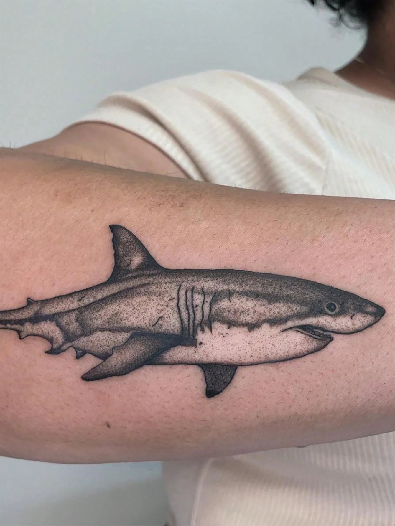 1pc Waterproof Temporary Tattoo Sticker, Classic Cool Shark Design, PVC Material, Sweat-Proof, Suitable For Fashionable Men Daily Use