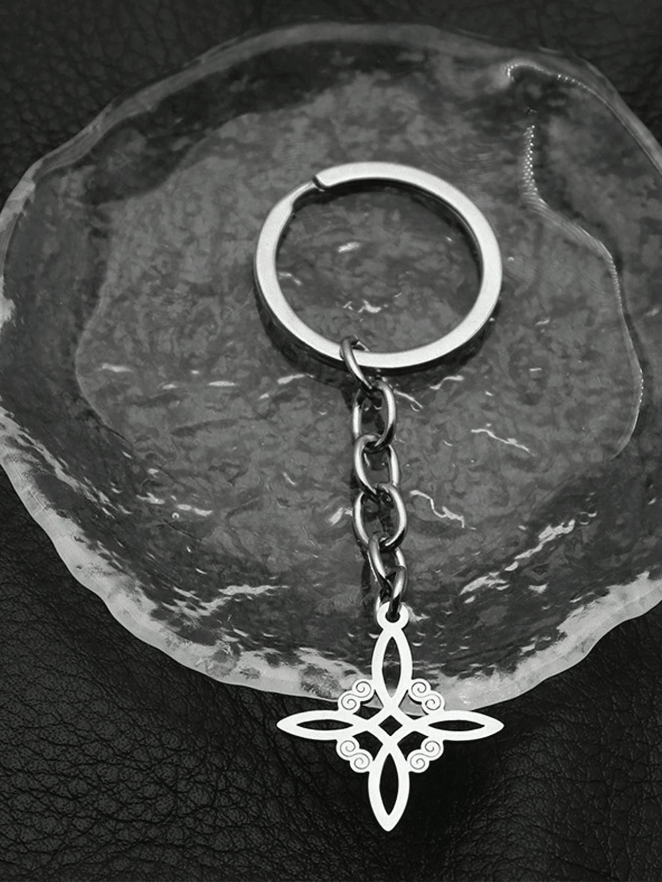 1pc Witch Celtic Knot Keychain, Silver Stainless Steel Cross Witch Irish Knot Amulet Key Ring Jewelry, Witch Knot Pendant Keychain, Unisex, Stainless Steel Vintage Car Keychain Key Ring Amulet Jewelry