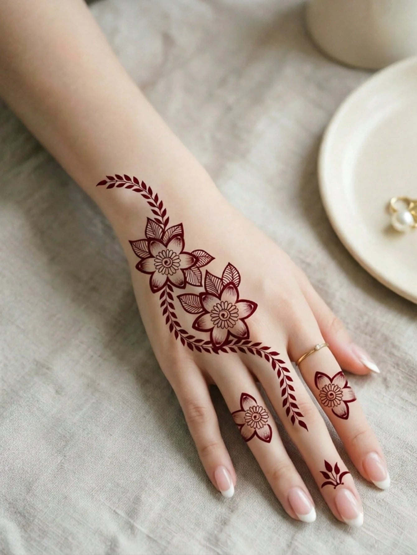 1sheet Henna Long Lasting Waterproof Palm Finger Split Floral Tattoo Sticker, Bohemian Fake Tattoo, Body Art Decal For Hand & Wedding Vacation Portrait Shooting Temporary Tattoo