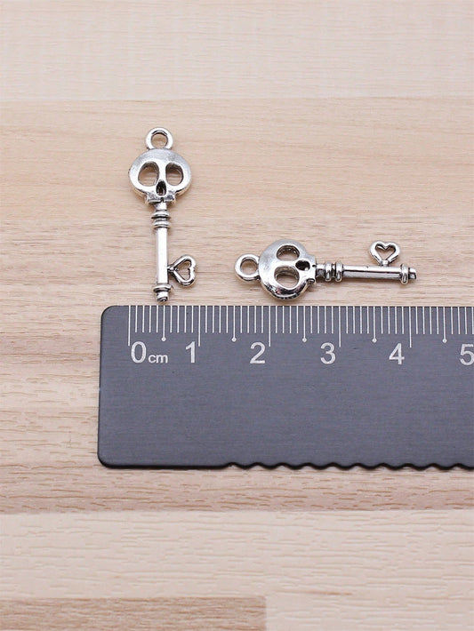 20pcs 26x9mm(1.02x0.35inch) Skull Heart Key Charms Pendant For DIY Jewelry Making Necklace Keychain Phone Chain Bracelet Making Accessories Handmade Craft Making Findings