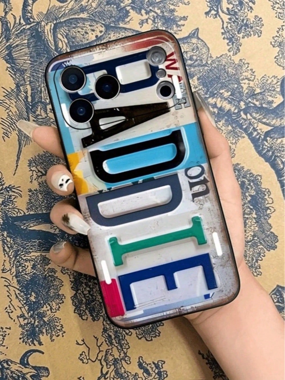 2D Image BADDIE Pattern TPU Shockproof Soft Case With License Plate Design. Suitable For IPhone 17, 17 Air, 17 Pro, 17 Pro Max, 16, 15, 14, 13, 12, 11, Pro Max, X, XS, Plus, Mini, 16E/SE4, And Also Ga