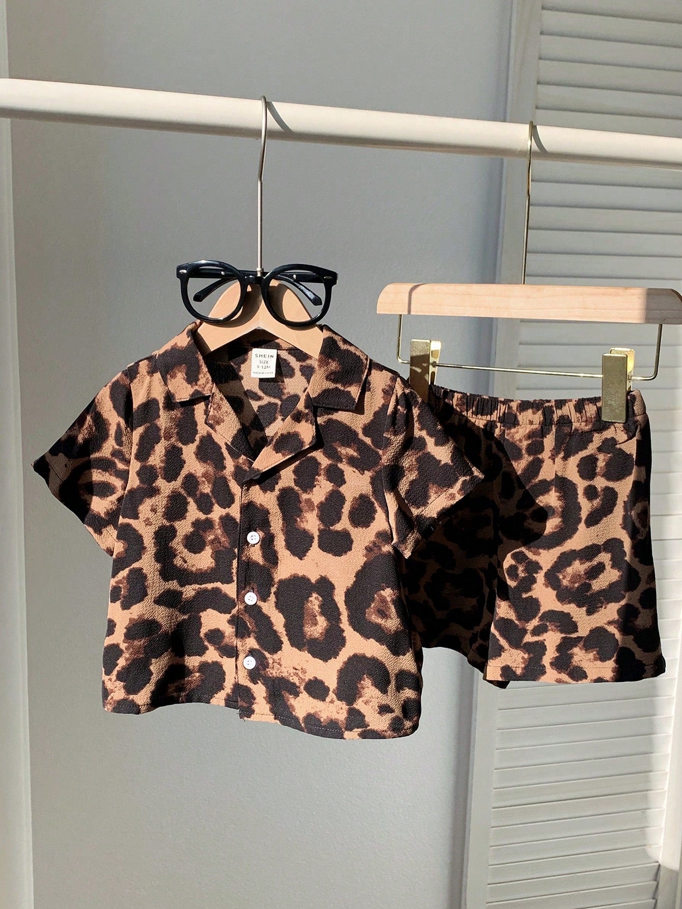 2pcs Baby Boy Leopard Pattern Lapel Short Sleeve Cardigan Top And Elastic Waist Shorts Set