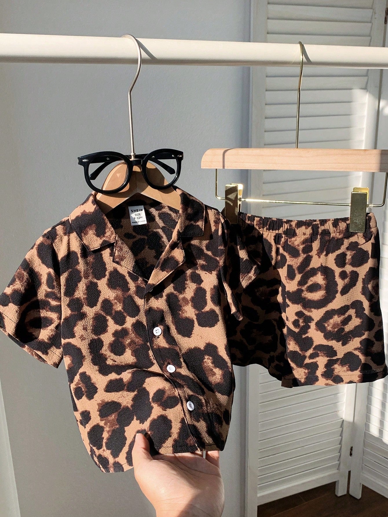 2pcs Baby Boy Leopard Pattern Lapel Short Sleeve Cardigan Top And Elastic Waist Shorts Set