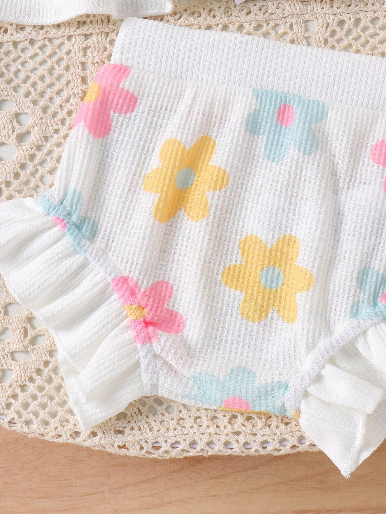 2pcs Baby Girl Fresh White Camisole Top & Shorts Set, Lightweight Summer Outdoor