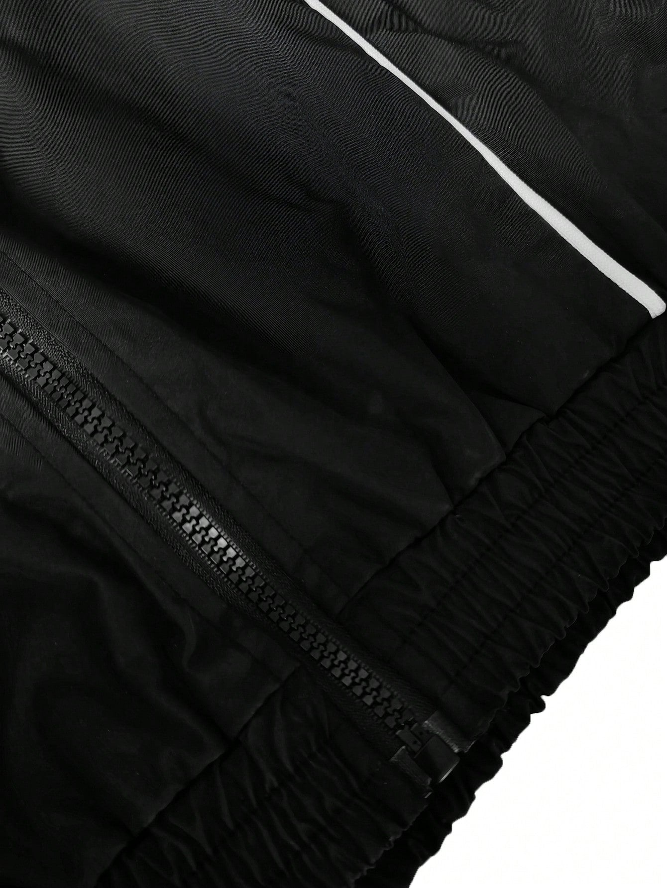2pcs/Set Women's Fashion Contrast Striped Zip-Up Top Paired With Elastic Waist Drawstring Wide Leg Sports Shorts, 2pcs Casual Suit, Black, Spring/Summer Elegant