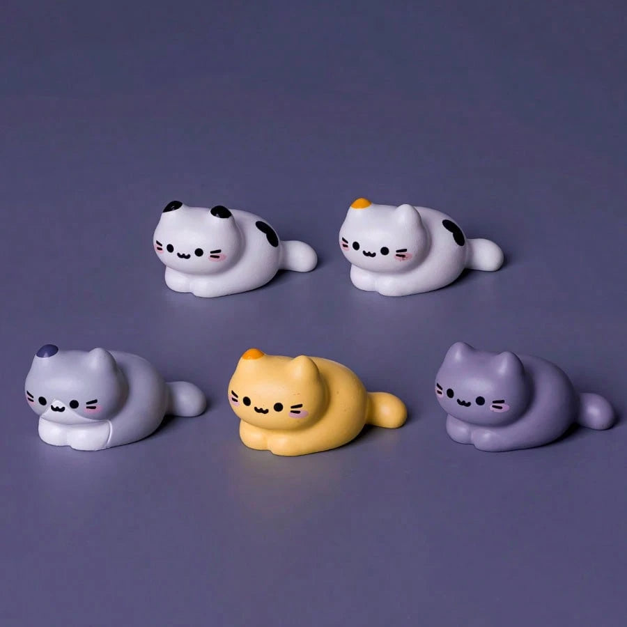 6pcs Random Cute Mini Plush Cat Car Decor, Creative Ornament For Car Dashboard Display, DIY Accessory
