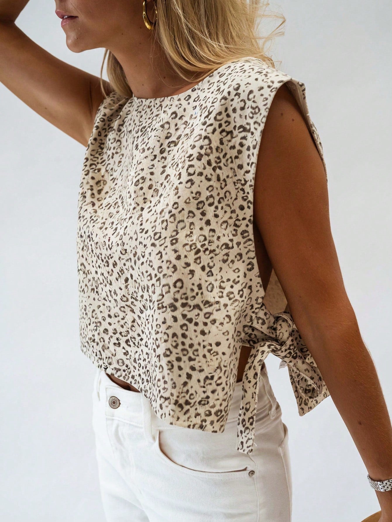 Acelitt Summer Fashion Apricot Leopard Print Tie-Up Design Sleeveless Round Neck Tank Top Vacation Casual