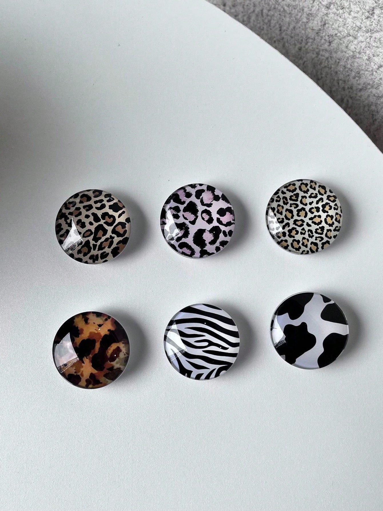 Adjustable Leopard Print Retractable Phone Stand 1pc Crystal Glass Leopard Print Series Phone Holder Retractable Folding Air Cushion Stand Slouchy Desktop Air Cushion Holder Spring Gift