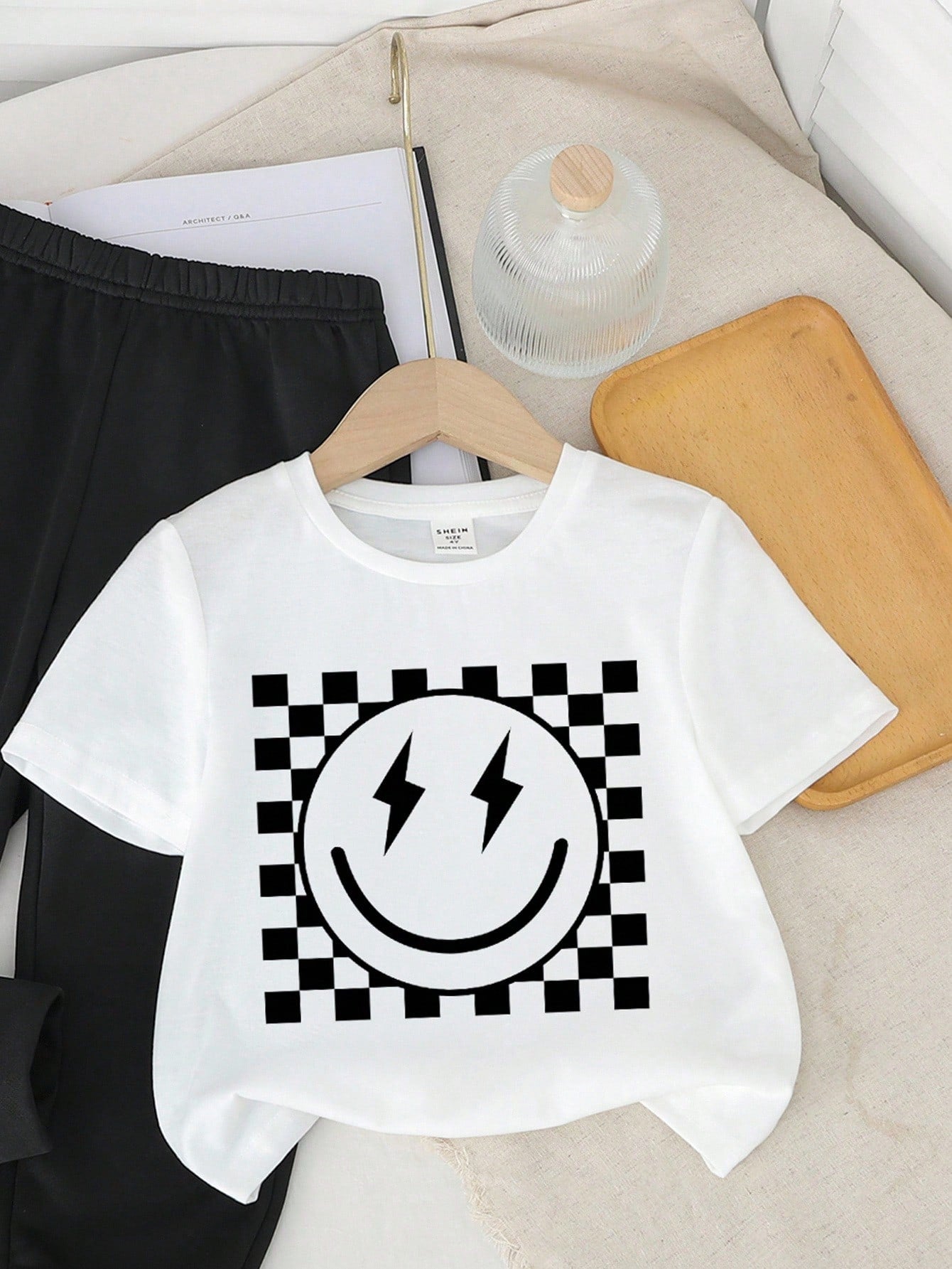 Baby Boys Black And White Summer Casual Cute Beach Pants Set,Graffiti Handpainted Smiling Face English Letter Y2K Style Round Neck Short Sleeve Fall