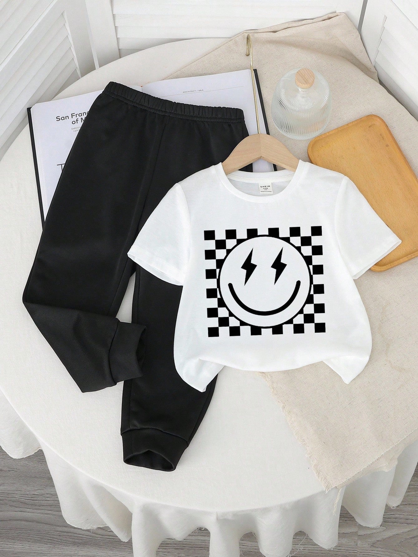 Baby Boys Black And White Summer Casual Cute Beach Pants Set,Graffiti Handpainted Smiling Face English Letter Y2K Style Round Neck Short Sleeve Fall