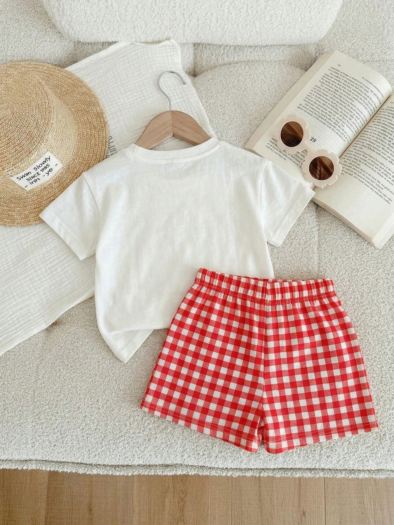 Baby Girl Casual Minimalist Round Neck Loose Short Sleeve T-Shirt And Skinny Bike Shorts Set, Suitable For Spring/Summer